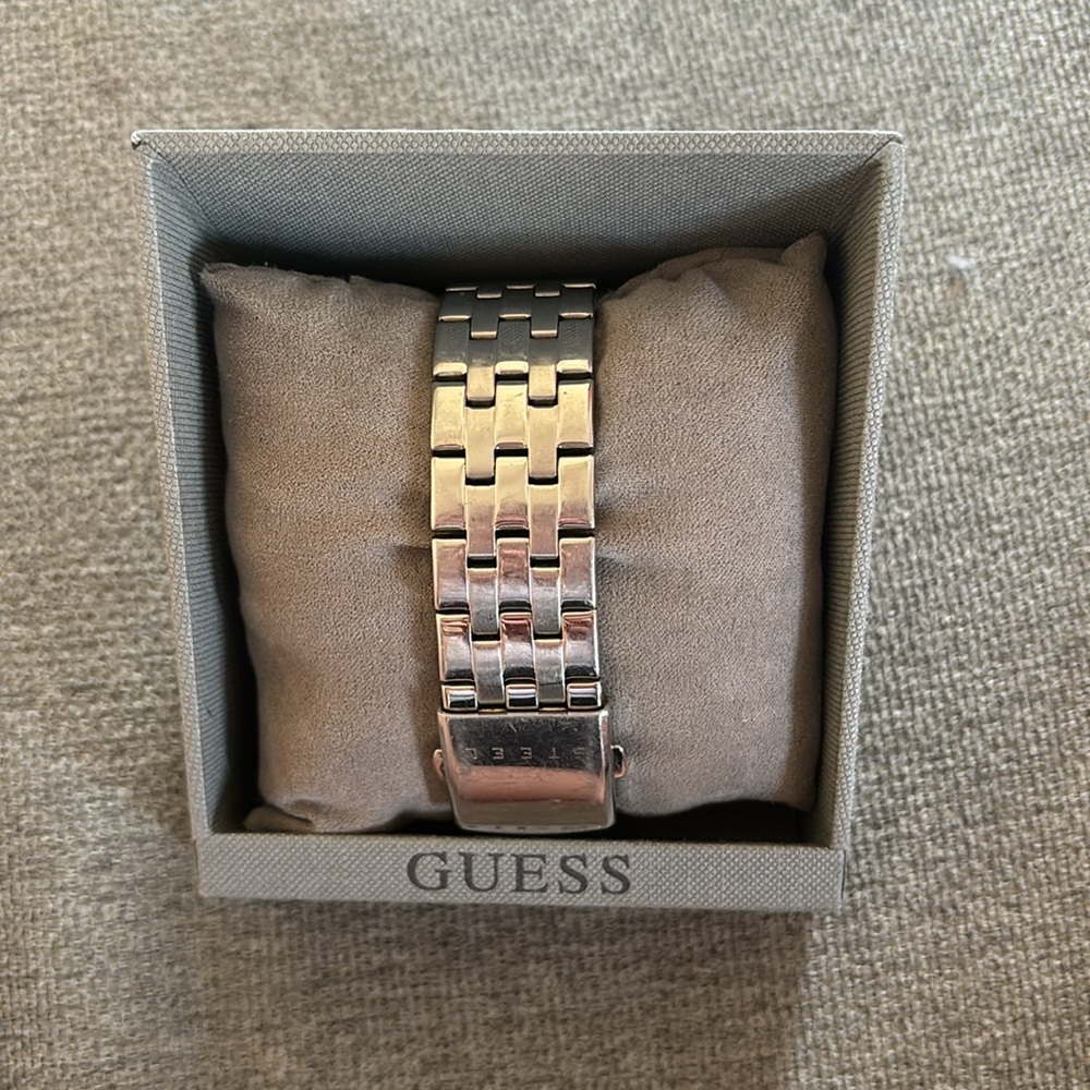 Men’s Guess Watch - Picture 2 of 3